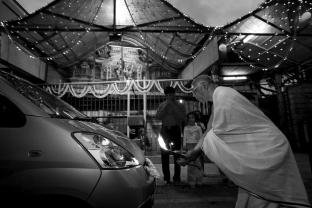 The diversity of local religious expressions complicates anthropologists' efforts to develop:   A)  a universal definition of spirituality. B)  an understanding of which religion is best for society. C)  a new, universal religion for the modern world. D)  a universal definition of religion.