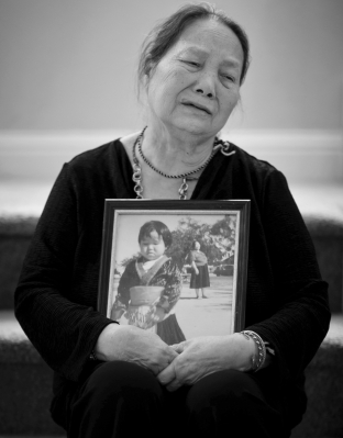 Why is the case of Lia Lee significant for medical anthropologists?   A)  Her parents were eventually able to bridge the gap between their own medical prognosis and that of Lia's doctors. B)  Her doctors were ultimately able to successfully construct her parents' illness narrative. C)  The clash between the family's beliefs and those of the physicians was a clear instance of medical pluralism. D)  The entire event provided a window into the application of non-Western medicine that is difficult to document in the field.