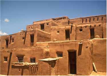 <strong> The dwelling shown in the image above is associated with which Indian culture?</strong> A) Micmac B) Pueblo C) Seminole D) Iroquois