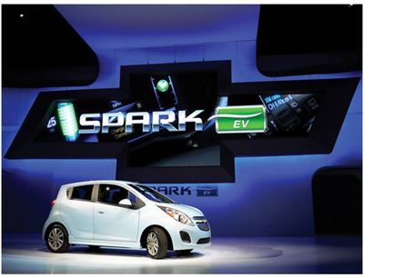 <strong> The $150 Pebble Smartwatch was one of the first smart watches released to the public in 2013 after a revolutionary crowdfunding program managed by Kickstarter.com that raised over $10 million from over 68,000 backers. Smartwatches can collect physiological data from the wearer and transmit it wirelessly to smartphones, tablets, and PCs. Samsung recently launched its Galaxy Gear smart watch and Apple is set to launch such a device in 2015. In what stage of the product life cycle is this product?</strong> A)growth stage B)decline stage C)accelerated development stage D)introduction stage E)maturity stage