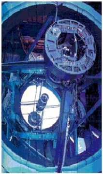 <strong>What type of telescope is the Subaru telescope (shown below)? </strong> A) prime focus reflector B) single lens refractor C) achromatic refractor D) Newtonian reflector E) Cassegrain reflector