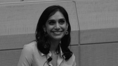 <strong>Asha Rangappa,dean of admissions at Yale Law School,explained that most students who apply to Yale Law School have already benefited from opportunities that make them appear to be stronger candidates than those from less advantaged backgrounds.In the sociological perspective,this implies that: </strong> A) as a social institution,education tends to reinforce existing inequalities. B) education is the best opportunity for reducing inequality. C) America's universities are not social institutions. D) Yale Law School is an exceptional case of inequality.