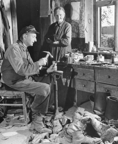 Karl Marx felt that workers in a capitalist society were alienated in four ways.List these four ways.For each way,use one of the photographs to explain your answer.You could explain how the factory workers are alienated or how the shoemaker is not alienated.    