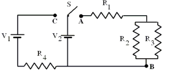  The figure shows a circuit. The switch S can be closed on either point A or C, but not both at the same time. Use the following quantities: V<sub>1</sub> = V<sub>2</sub> = 12 V R<sub>1</sub> = R<sub>4</sub> = 1.0  \varOmega  R<sub>2</sub> = R<sub>3</sub> = 2.0  \varOmega   -At what rate is energy dissipated by R<sub>1</sub> when the switch S is closed on A? A) 1 W B) 4 W C) 9 W D) 36 W E) 144 W 