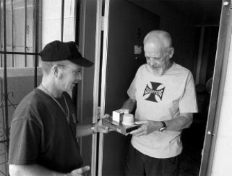 This picture shows a volunteer for  Meals on Wheels,  who delivers meals to about 65 elderly residents each week and also checks to make sure they are safe and healthy. Volunteers likethis one give their time and energy freely to help others. What social psychology concept is illustrated here?   A) the ―feel good, do good‖ effect B) bystander intervention C) prosocial behavior D) conformity