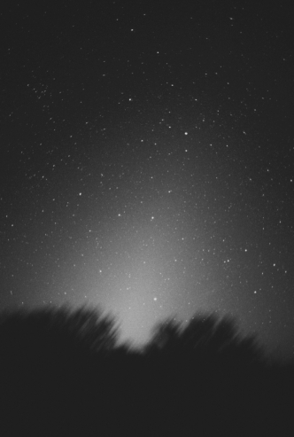 Identify the object in the picture below.   A)  an active comet B)  a meteor shower C)  a meteorite D)  an asteroid E)  zodiacal dust