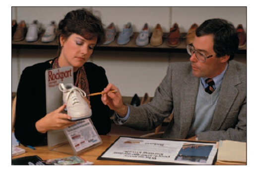 FIGURE 17-5   -As shown in the photo in Figure 17-5, selling that involves adjusting the presentation to fit the selling situation is known as __________. A) team selling B) personal selling C) adaptive selling D) need-satisfying selling E) one-on-one selling