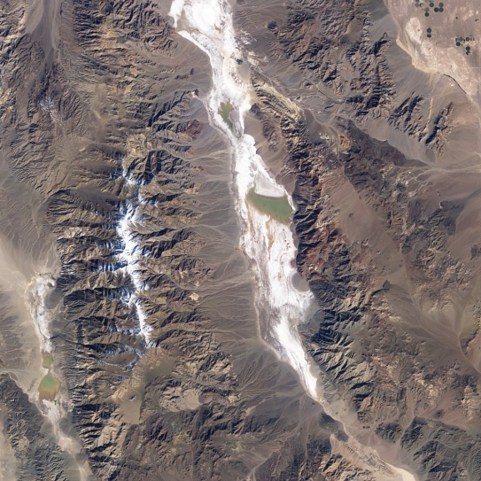    Examine the satellite image of Death Valley, California. (a)What province of the United States is it located within? (b)Identify the various desert landforms seen there, circle and label them, and (c)describe how each one forms. Finally, (d)describe the sequence of events to that produced this scene over time.
