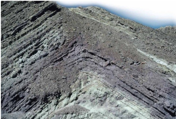   What kind of fold is illustrated in this photograph? At what sort of tectonic boundary situation is it likely to have formed? A) anticline; divergent B) syncline; divergent C) anticline; convergent D) syncline; convergent