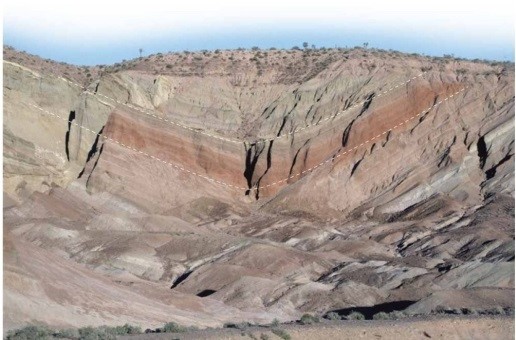   This photo shows an anticline.