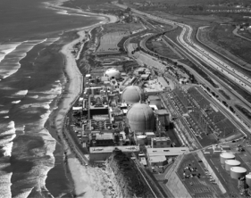 The image below is of the San Onofre Nuclear Generating Station in Southern California,which was shut down in 2012 due to safety concerns.Which of the following alternative energy resources could be used in this environment to replace the energy generated by the nuclear power plant?   A) geothermal B) hydroelectric C) biomass D) fuel cells