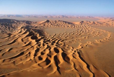 A _____ dune,shown in the figure below,forms from shifting wind directions and abundant sand.   A) barchan B) transverse C) longitudinal D) star