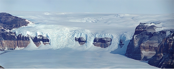 The exposed bedrock in the background of the figure below, to the right, formed as   A) isostatic rebound caused the land to extend upward. B) particularly resistant rock and/or thin ice left the rock above the ice surface. C) a mantle hot spot melted the glacier in this localized area. D) local wind-blown deposition concentrated in this area of the glacier.