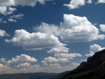 These low level clouds are composed of water droplets and indicate slightly unstable conditions   A) cumulonimbus. B) cirrocumulus. C) cumulus. D) altocumulus.