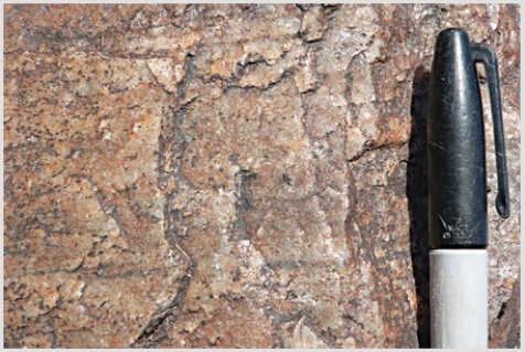 The layer of quartzite in this photograph would mostly weather by   A) dissolution. B) hydrolysis. C) physical weathering. D) spontaneous combustion.