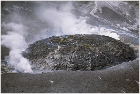 What type of eruption is shown in this photograph?   A) Lava flow B) Lava dome C) Lava fountain D) Pyroclastic column E) Pyroclastic flow