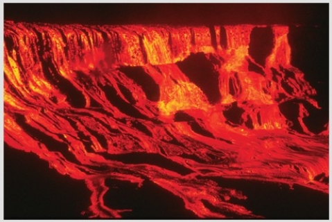 Long,thin lava flows are typically produced by   A) volatile-rich eruptions. B) high-viscosity lavas. C) low-viscosity lavas. D) collapsing eruption columns.