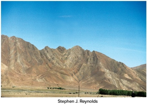 The type of structure shown in this figure is a(n)    A) thrust fault. B) anticline. C) syncline. D) monocline. E) basin.