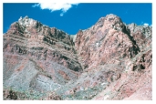 What type of feature is present in the notch in the center of the photograph?   A) fault B) joint C) columnar joint D) slate