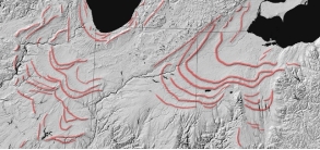 What do the curved ridges shown on this diagram record?   A)  ancient shoreline from the Great Lakes B)  folds formed by a continental collision C)  large fissures that formed within glacier and filled with wind-blown dust D)  past positions of the front of a glacier as it retreated