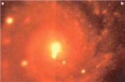 Compared to the right side, the left side shows less detail due to ____________.   A) blurriness B) chromatic aberration C) good seeing D) poor seeing