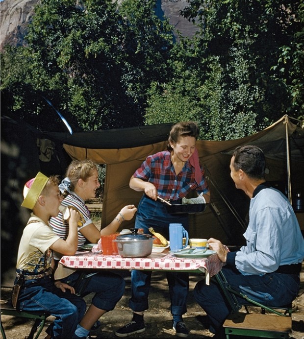 For the following question,refer to the following photograph of a family at Zion National Park,Utah,in the 1950s.   The photograph above most directly reflects A)  the rise of the Sunbelt as an economic force. B)  the profound changes that the family structure of Americans was undergoing. C)  the increase in the number of working women,leading to changes in social attitudes. D)  economic growth and a general sense of optimism.
