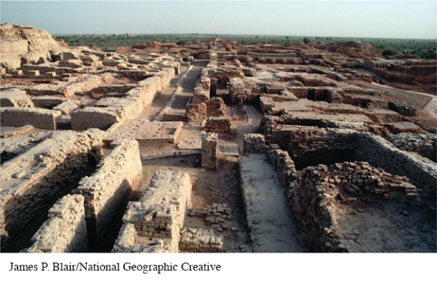The symmetry of the ruins of Mohejo-daro pictured here is indicative of the possibility that this settlement was   A)  started by a migratory people. B)  ruled by a power king or queen. C)  not typically in contact with outsiders. D)  well-planned.