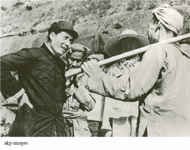 What can be said of Mao Zedong's relationship with Chinese peasants based upon this photograph?   A)  Local peasants supported Mao and his forces. B)  Mao's Communist forces had an antagonistic relationship with local peasants. C)  Mao saw little, if any, use for peasants. D)  Mao's manner of dress suggests a desire to assimilate into peasant culture.