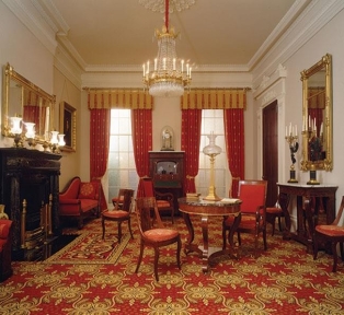 <strong> These images of Greek Revival furniture on the left and Shaker furniture on the right contrast from each other because .</strong> A) utopian sects preferred fancy mainstream furniture to more ascetic furniture B) Shaker furniture was more intricate in design C) Shaker furniture was built to be functional, not fancy D) simplistic Shaker furniture was preferred by most mainstream Americans