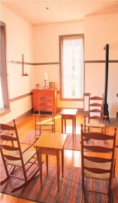<strong> These images of Greek Revival furniture on the left and Shaker furniture on the right contrast from each other because .</strong> A) utopian sects preferred fancy mainstream furniture to more ascetic furniture B) Shaker furniture was more intricate in design C) Shaker furniture was built to be functional, not fancy D) simplistic Shaker furniture was preferred by most mainstream Americans