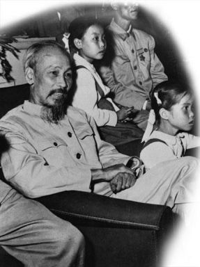   -This photograph of Ho Chi Minh sitting with Vietnamese children in 1954 reinforced his reputation in Vietnam as a(n)  . A)  accomplished educator B)  wise elder who loved his nation C)  military dictator and follower of communism D)  enemy of the United States and the West
