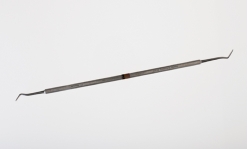 <strong>NARRBEGIN: Figure 08-14 A Identify the instrument pictured above.</strong> A) Penfield #2 B) Penfield #1 C) Woodson D) Penfield #5