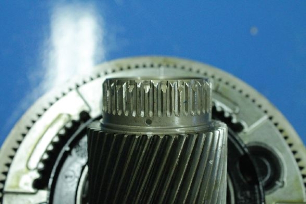 Identify the component of a 948TE transmission shown in the given figure.   A)  Dog clutch B)  Sun gear C)  Planetary gear D)  Snap ring