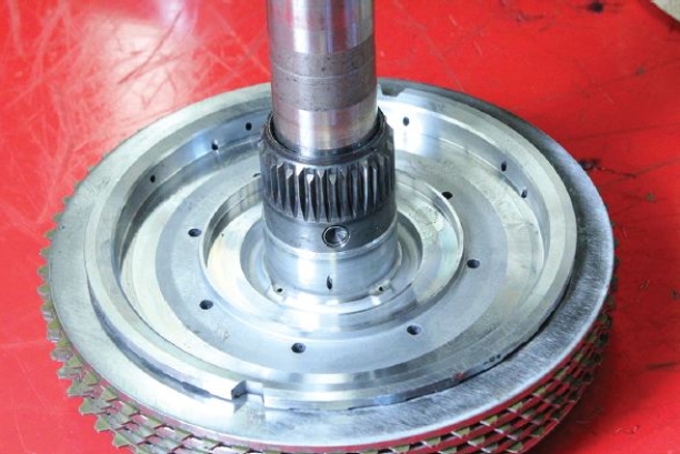 Identify the component of a 948TE transmission shown in the given figure.   A)  B clutch hub B)  Sun gear C)  Dog clutch A D)  Planetary gear