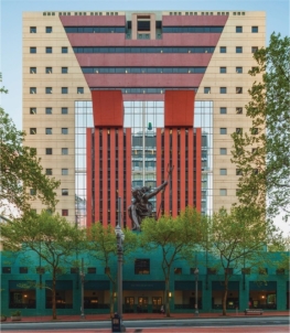   Blending ancient Greek and International Style architectural elements, as in Michael Graves's Public Service Building (figure 21.5) , would make a building: A)  Modern B)  Deconstructivist C)  Postmodern D)  De Stijl