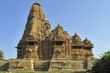   The form of a Hindu temple, such as the Kandarīya Mahādeva Temple (figure 18.15B) , follows its function through: A)  Chambers that enable movement from the everyday to the sacred B)  Glue on the exterior that shows the connection to gods C)  A womb chamber that addresses an interest in fertility D)  A large, central space that enables worshippers to pray together
