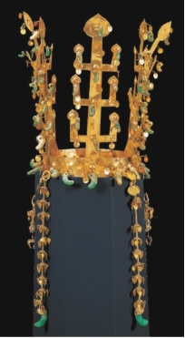    The banner from the Tomb of Lady Dai (figure 18.19)  and the royal crown from the Gold Crown Tomb (figure 18.20)  show that __________ was important in early art in China and Korea. A)  Shamanism B)  A need to express power C)  An interest in honoring the dead D)  An ornamented surface