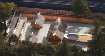   How does the Shinto shrine at Ise (figure 18.31) exemplify the aesthetic associated with Shinto beliefs?