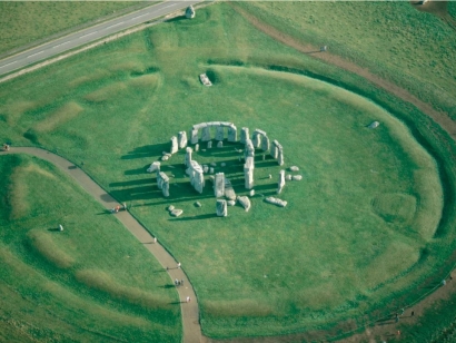 <strong> The famous Stonehenge site (figure 1.8), which features large stones placed on Salisbury Plain in England, might be considered:</strong> A) A house B) An earthwork C) A high-relief sculpture D) An installation
