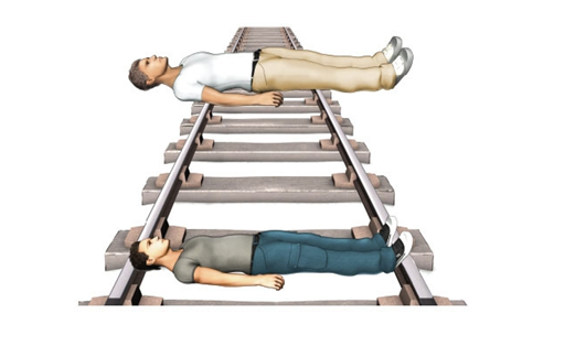 Use the following to answer questions : Refer to the figure below.    -The illusion that the upper man is bigger than the lower man arises from a _______ depth cue caused by _______. A)  binocular; parallax B)  binocular; convergence C)  monocular; parallel lines converging with distance D)  monocular; motion parallax due to perceived movement