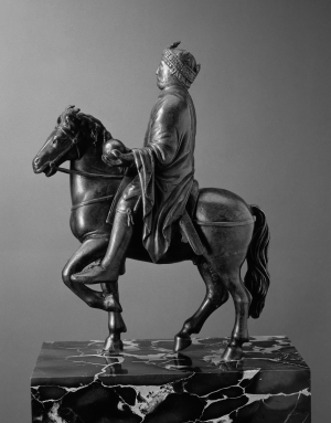   Which of Charlemagne's qualities does this statue articulate most clearly? A)  His interest in education B)  His imperial warrior persona C)  His devotion to exercise and health D)  His religious inclinations