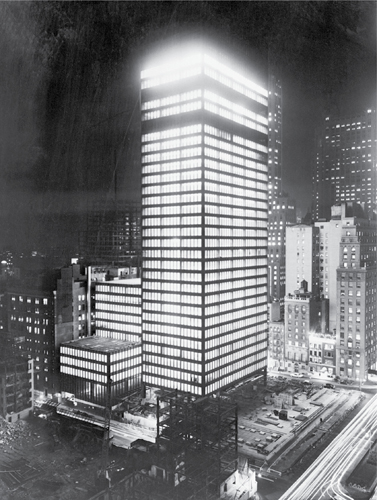   Which statement is accurate about New York City's Seagram Building ? A) The Seagram Building displays the use of pendentives. B) The Seagram Building displays the use of suspension and tensile construction techniques. C) The Seagram Building exemplifies International Style architecture. D) The appearance of the Seagram Building is due to the extensive use of reinforced concrete on its exterior.