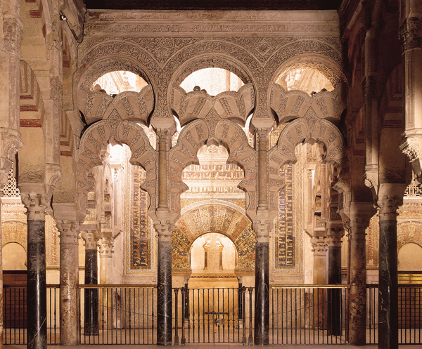 ​   Which component of the mosque plan appears in this image? A)  Muezzin B)  Minaret C)  Minbar D)  Maqsura