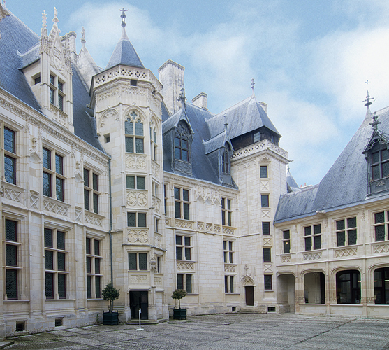 <strong> What is the function of this building?</strong> A) Law court B) Residence C) Monk's quarters D) School