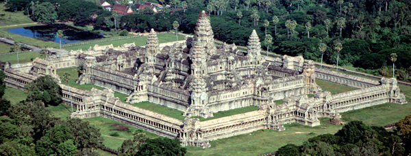 <strong> Suryavarman II built this complex at Angkor Wat to associate himself to which Hindu god?</strong> A) Devi B) Shiva C) Ganesha D) Vishnu