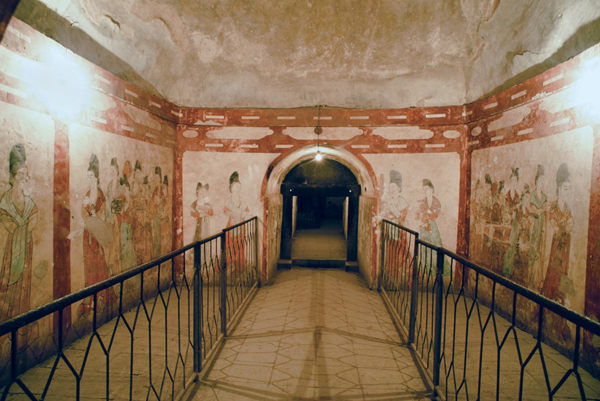 <strong> During which dynasty were the tomb of Princess Yongtai and its paintings created?</strong> A) Qin B) Six Dynasties C) Tang D) Southern Song