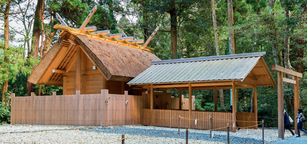 ​   Which structure appears in this image? A)  Phoenix Hall B)  Katsura Imperial Villa C)  Ise Shrine D)  Kondo (Golden Hall) 