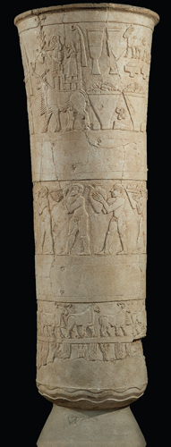 ​   On the Warka Vase, shown here, what is the purpose of the hierarchy of scale? A)  To indicate that those figures are closer to the viewer B)  To show the greater importance of the king and priestess C)  To emphasize the wealth of the dedicant of the vase D)  To most efficiently fill the relief surface with decoration