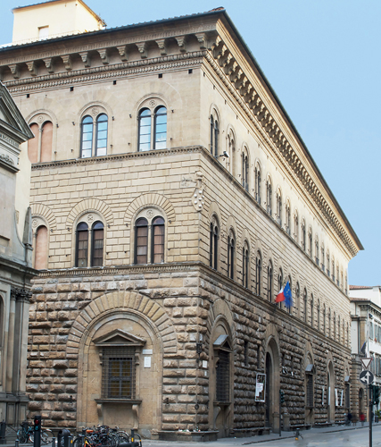 <strong> Who was the architect of the Palazzo Medici-Riccardi in Florence?</strong> A) Brunelleschi B) Alberti C) Sangallo D) Michelozzo