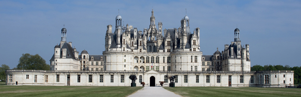 ​   The roof of the Château de Chambord is a product of which architectural style? A)  Medieval fortified castle B)  Italian palazzo C)  French Gothic residential D)  Mannerist country house